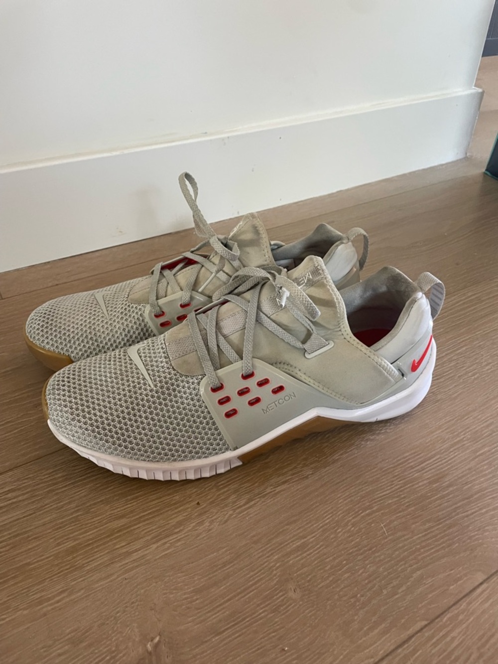Nike Metcon Frees Shoes in Light Grey with Red Accents